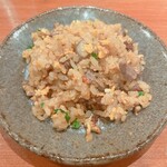 PESCA - 小皿に持ったガーリックライスです！！もっと量多いのでご安心を。。