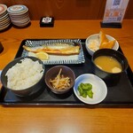 肉豆冨とレモンサワー 大衆食堂 安べゑ - さば塩焼き 白身魚のフライ定食