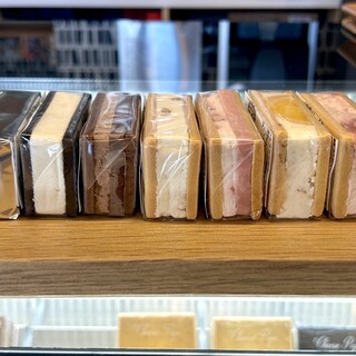 チーズページ① チーズピゲ CheesePige クッキーチーズサンドの専門店