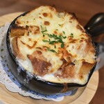 ワインバー バッカス - ゴルゴンゾーラソースのパングラタン（１，６００円）２０２５年２月