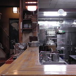 とんかつ 番番 - 清潔なカウンター席