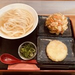 讃岐うどん酒場 川金 - かけ　かき揚げ天　玉ねぎ天