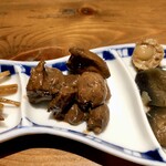 手打ちそば やっ古 - とりレバー山椒煮