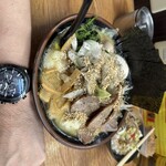 らっち家 - バリ得ラーメン　ニンニク、白ゴマ、胡椒