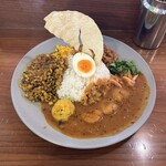 フィッシュ 新宿店 - 3種コンボ（週替わりカレー）…税込1400円（くらい）