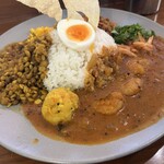 フィッシュ 新宿店 - 3種コンボ（週替わりカレー）…税込1400円（くらい）