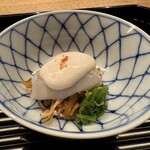 伊勢 三玄 - ◎お造り②
      　とらふぐ、白子のソース掛け、ふぐ皮