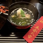 伊勢 三玄 - ◎椀物
      　鯛、かぶら、わかめのお椀