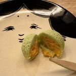 伊勢 三玄 - 中から黄身餡が…綺麗なオレンジ色