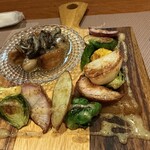 イマージュ - 旦那さんのオードブル　牡蠣のコンフィ？周りの温サラダが綺麗だしドレッシング絶妙なに美味しい。あとボリュームすごい笑