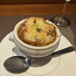 イマージュ - スープ　私はオニオングラタンスープに。これ、めっちゃめちゃ美味しいです！トロッとして、玉ねぎの甘みが最高。感動した