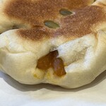 天然酵母パン こ･ん･ぱ･す - かぼちゃあん 240円