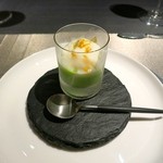エクアトゥール - ［２回目］ハマグリとグリーンピースのスープ、ホタテ出汁のジュレ、オレンジ風味