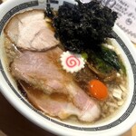 煮干しのビリー - 背脂中華そば　岩海苔蘭王トッピング。