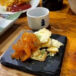 須賀乃湯 - あんぽ柿とブルーチーズ。大衆酒場にですがこういうのが美味しい。日本酒で。
