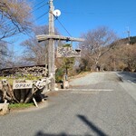 シャーレ水ヶ浜 - 店舗奥側の駐車場