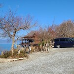 シャーレ水ヶ浜 - 店舗手前駐車場