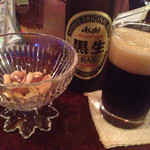 Jazu Kafe Gigu - 食べかけのナッツと黒生
