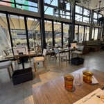 グロワーズ カフェ - 植物に囲まれたステキな店内