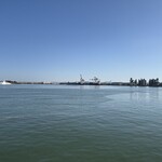 立喰い鮨 優勝 - つい叫びたくなるくらい綺麗な海と最高の天気。しばら〜く海を眺めた。