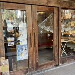 ブックカフェディズ - お店の入口