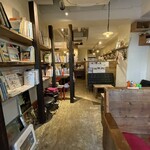ブックカフェディズ - 店内の様子