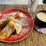 ブックカフェディズ - フレンチトーストセット