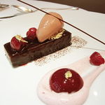 レ セゾン - ショコラとグリヨットのコンポジション クリスティヤントとフォンダント