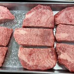 西村屋 - タンステーキ　あるだけオーダー