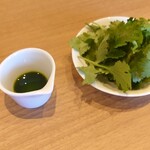 Ramen Rouge - 追いパクチー、パクチーオイル