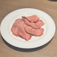 焼肉あきら 本郷本店 - 上タン 1980円