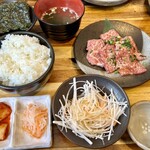 炭火焼肉みや - ランチセット（サラダ、小皿、スープ、ご飯付き）