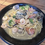 pasta家 - 海老とブロッコリーのアーリオオーリオ¥1,450＋ベーコン¥500＋あさり¥500＋牡蠣(3ケ)¥700