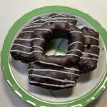 JACK IN THE DONUTS - チョコファッション１８７円。
 
贅沢にチョコレートを使用したチョコ好きにはたまらないオールドファッションドーナッツです。