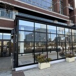 THE BLISS - ノートルダムの運河に面した側の1階にある。