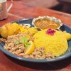 がねいしゃ - ドライグリーンカレー・チキンカレー(普通盛)とスパイス玉子  パクチー苦手な人はよけて食べよう  うずら卵は少し酸っぱい