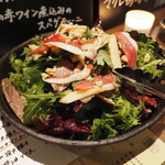 炭火焼き離島酒場ウタとルリ - マグレ鴨と春菊のサラダ