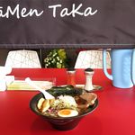 RaMen TaKa - 向かい合わせのカウンター席と魚介醤油