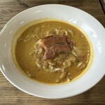 海中茶屋 - スパイスカレーそば　甘い炙り三枚肉