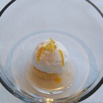 フィリップ・ミル 東京 - 柑橘のサヴァラン　ソルベオランジュと 　バターミルクのクリーム