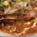 蒙古タンメン中本 - マー油やクリームなどの複雑かつ繊細なスープ