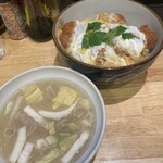 とんかつ 美濃屋 - かつ丼と豚汁