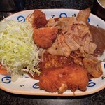 カレーとハンバーグの店 バーグ - 蟹クリームコロッケカレー［みそ汁付き］（税込¥1,000）／肉のせ（税込¥400）