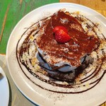 パステルカフェ 上野マルイ店 - たっぷりショコラクリームと苺のフレンチトースト。税抜1500円。