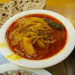 インディアン・レストラン　ロタ - シラスとジャガイモとナスのカレー