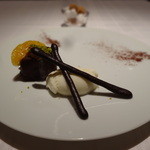 ポンテ デル ピアット - ブラッドオレンジとショコラのムースケーキ　マスカルポーネのジェラート添え