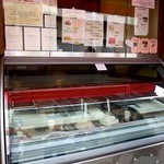 Gelateria Il Brigante - 練りたてのジェラートが並ぶ店内