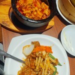 285790976 - 牛肉の炒め物と麻婆豆腐