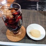 炭火焼肉 漢前 - アイスコーヒー、フルーツ
