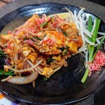 炭火焼肉 漢前 - 令和7年2月 ランチタイム(11:30〜14:00)
      タイ風焼きそば 税込850円
      スープ、アイスコーヒー、フルーツ付